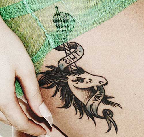 modelo de tatuagem de unicornio
